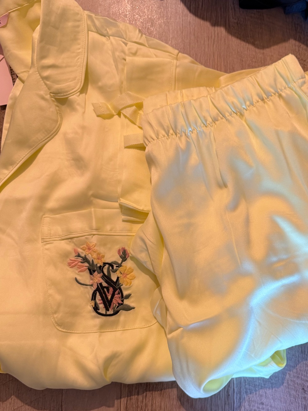 Victoria's Secret Bright Yellow Satin Pajama Set - Picture 5 of 6